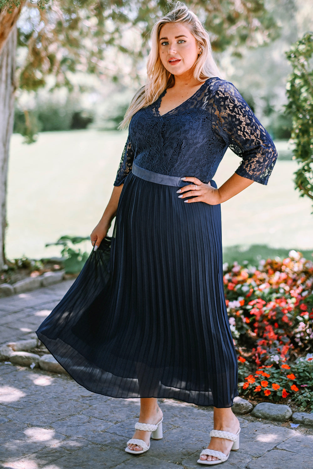 Lace Scalloped V Neck 3/4 Sleeves Pleated Tulle Plus Maxi Dress