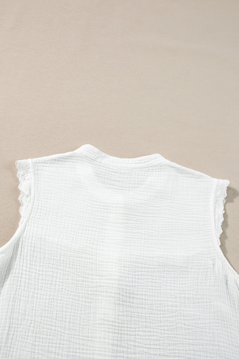 White Lace Trim Crinkle Knot Hem Sleeveless Shirt